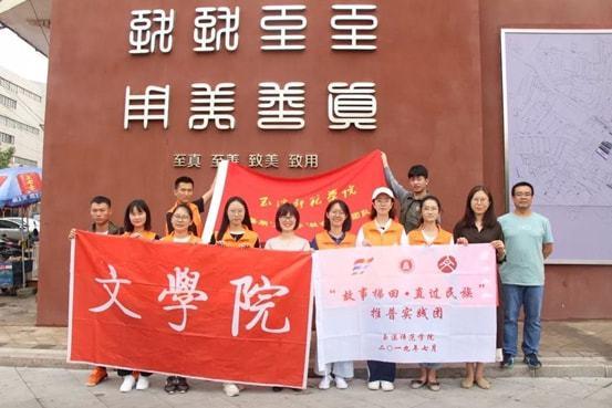 人(任何性别)一天至少吃三顿饭吗游戏画面